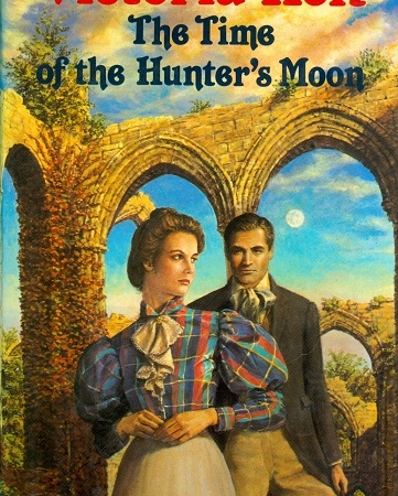 Secondhand Used Book - THE TIME OF THE HUNTER'S MOON by Victoria Holt